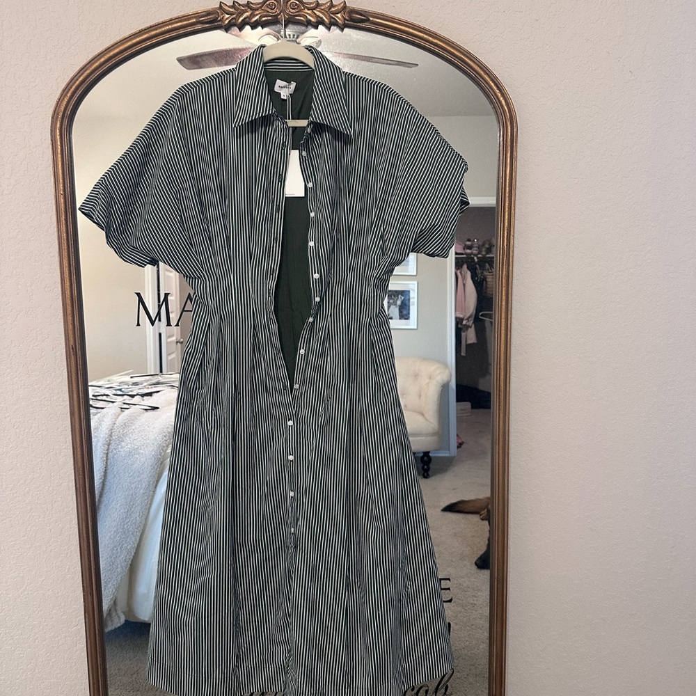 AUREUM Green Buttoned Pleated Midi Sundress